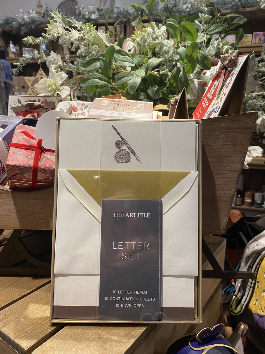 thebrushhouseuk's tweet photo. If you're looking for a beautiful gift for a #stationery lover, then these luxury writing sets are perfect! ✍️
#gloucester #writingset #letterset
#shoplocal https://t.co/IHNEtPiMVZ