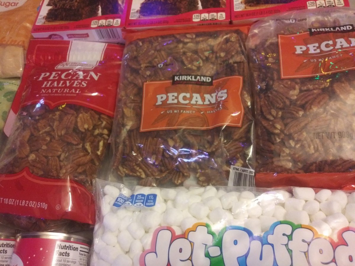 FlyN_Hawaiian14's tweet photo. Gonna make some sweets tomorrow 😁👩🍳 #RockyRoadFudge #PeanutClusters #RockyRoadBrownies #CandiedPecans https://t.co/kt1uUi6aVl