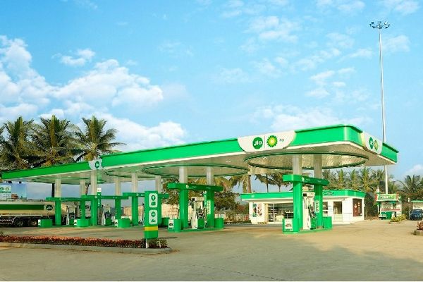 projects_today's tweet photo. Jio-BP and #Mahindra Group ink MoU for EV and low-carbon #solutions
Read More: https://t.co/71AZmVQqZb
@projects_today #news #updates @Jiobpofficial @MahindraRise #EVproducts #CommercialVehicles #conventionalfuels #GoGreen #swappablebatteries https://t.co/iEIhnj0Lie