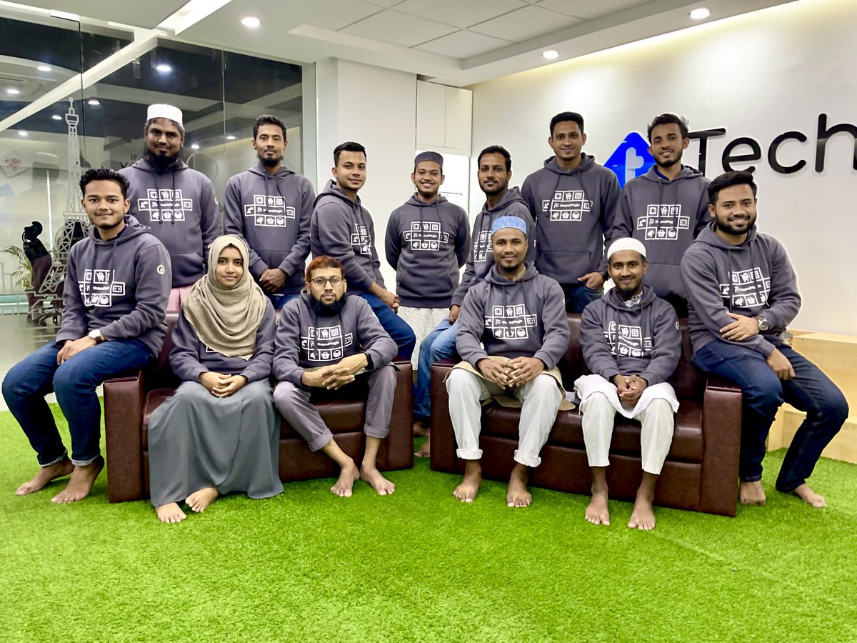 techearty's tweet photo. New hoodie for our team 💕

#Techearty #Hoodie https://t.co/yjQrRIzoVe