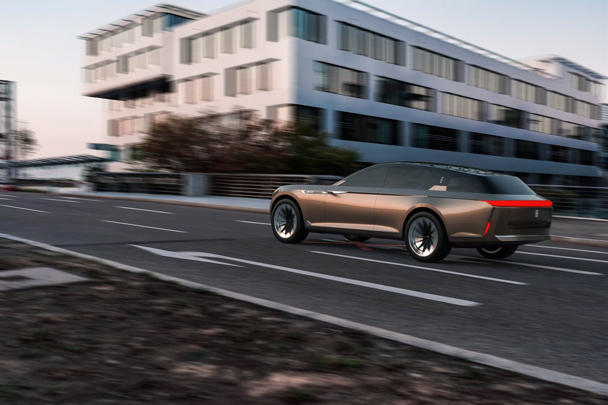 Eric0w's tweet photo. The design project I’ve been working on: 2030 Lincoln Model L concept.

Check out the animation video https://t.co/nCoFt5m5Wk

#cardesign #gravitysketch #automotivedesign #lincoln #ev #design #cardesignworld #cardesigndaily https://t.co/keoyvFGUUn