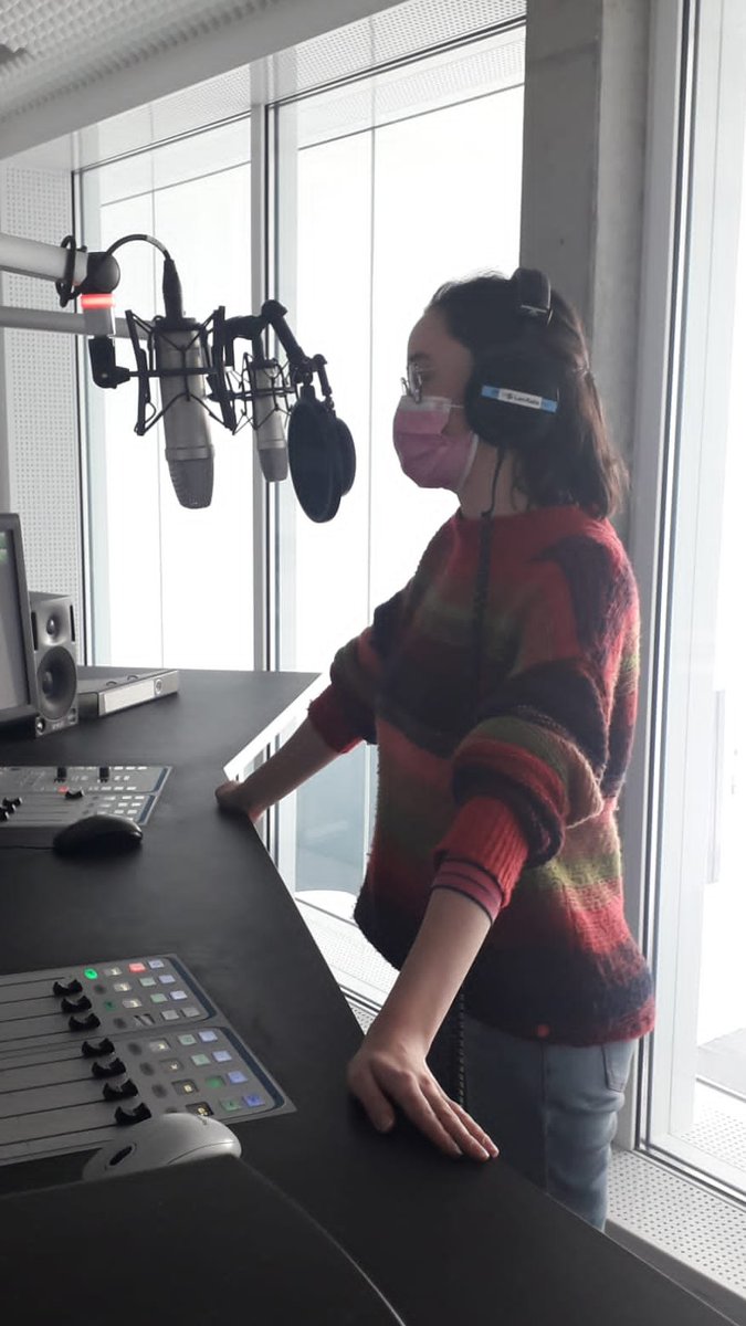 CampusRadioKA's tweet photo. Weihnachtliche Livestunde mit Evelyn 🎄
Neben toller Musik wird es um Geschenkideen für die Liebsten, Weihanchtstraditionen und Umwelt gehen. Am 10.12 um 10 Uhr heißt es wieder im Stream und auf UKW 104,8: Alle Jahre wieder...die Weihnachts-Livestunde im Campusradio. https://t.co/X9DJGiXnxu