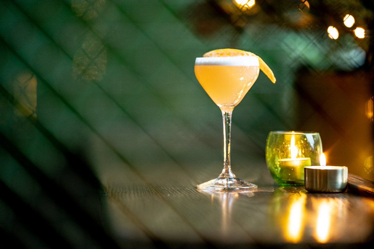 It is officially one week until Christmas! 🎅🏻🥂
Who is ready to cheer the night away?