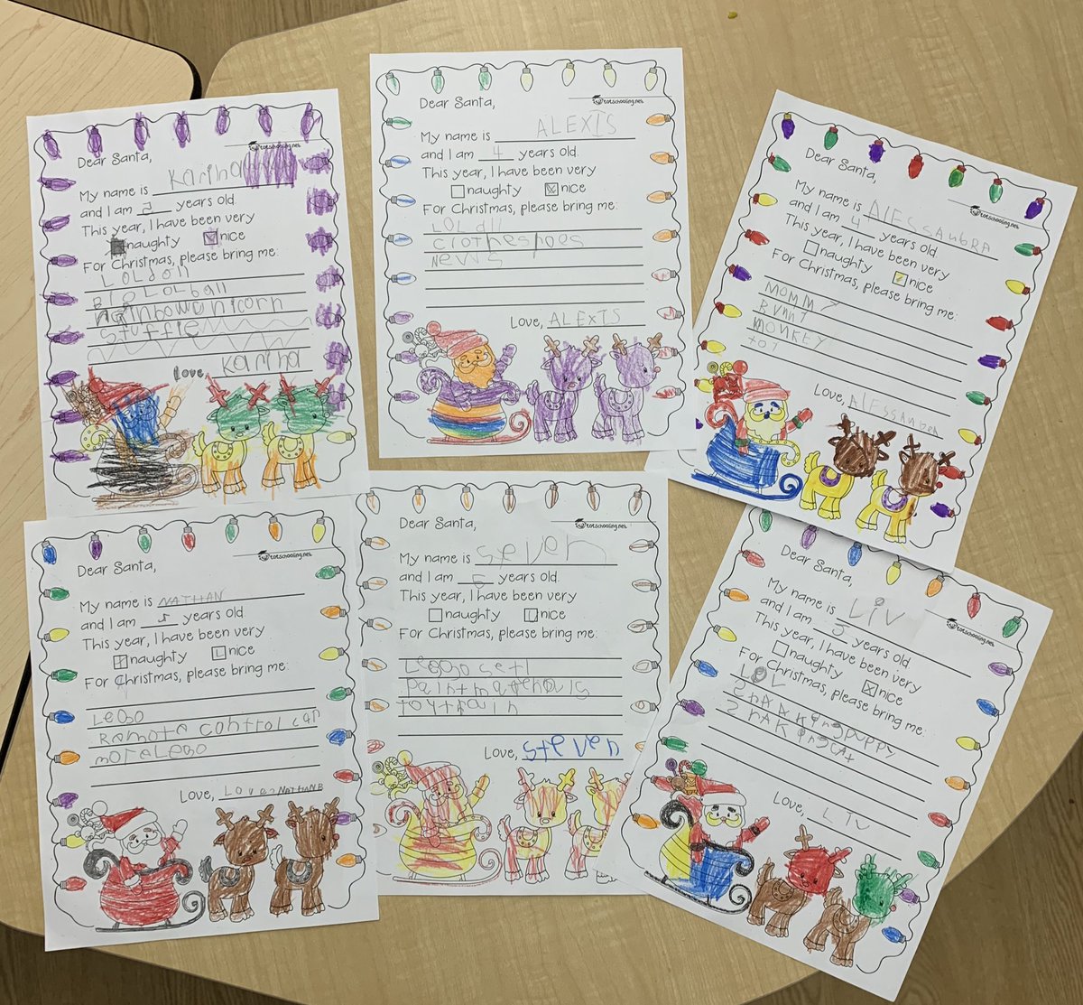 Santa letters are wrapped and ready to send to the North Pole! 📮🎅🏼 #hcdsbk <a href="/canadapostcorp/">Canada Post</a>