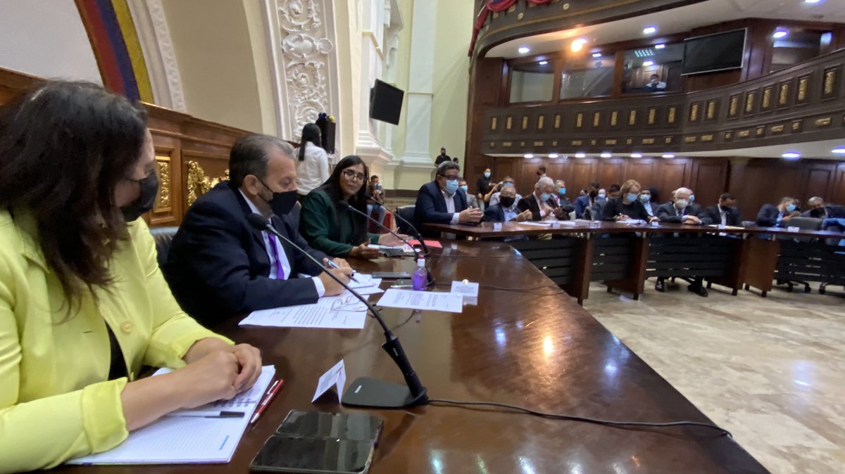 MataVictoria's tweet photo. Excelente foro de Movilidad y Migración organizado por la Comisión de Pol Exterior a través de la Subcom Asuntos Fronterizos presidida por @35vanesamontero de la @Asamblea_Ven. Calificados expositores y presencia de embajadores y representantes de instituciones. @jorgerpsuv https://t.co/uET097xlmm