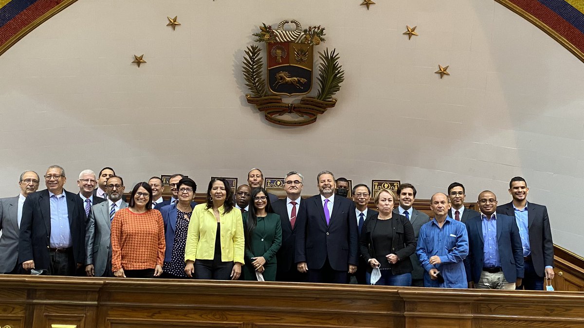 MataVictoria's tweet photo. Excelente foro de Movilidad y Migración organizado por la Comisión de Pol Exterior a través de la Subcom Asuntos Fronterizos presidida por @35vanesamontero de la @Asamblea_Ven. Calificados expositores y presencia de embajadores y representantes de instituciones. @jorgerpsuv https://t.co/uET097xlmm