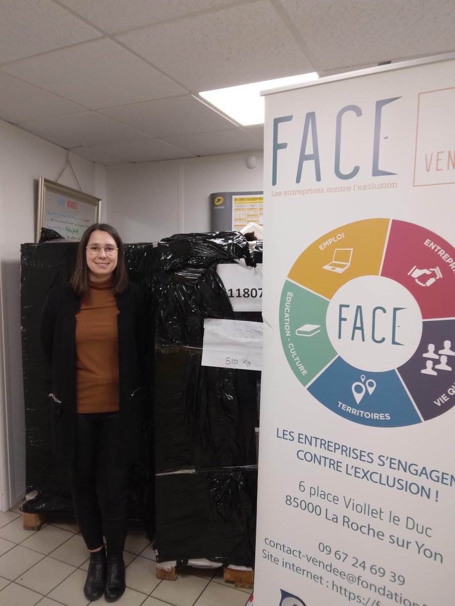 Dans les #PaysdelaLoire, le <a href="/GroupeLaPoste/">La Poste Groupe</a> a offert 1⃣5⃣0⃣0⃣0⃣ flacons de gel hydroalcoolique à des partenaires associatifs locaux comme <a href="/FaceVendee/">FACE Vendée</a>.
➡️A travers ces dons, La Poste affirme son rôle d’entreprise citoyenne et agit pour atténuer les effets de la crise sanitaire.