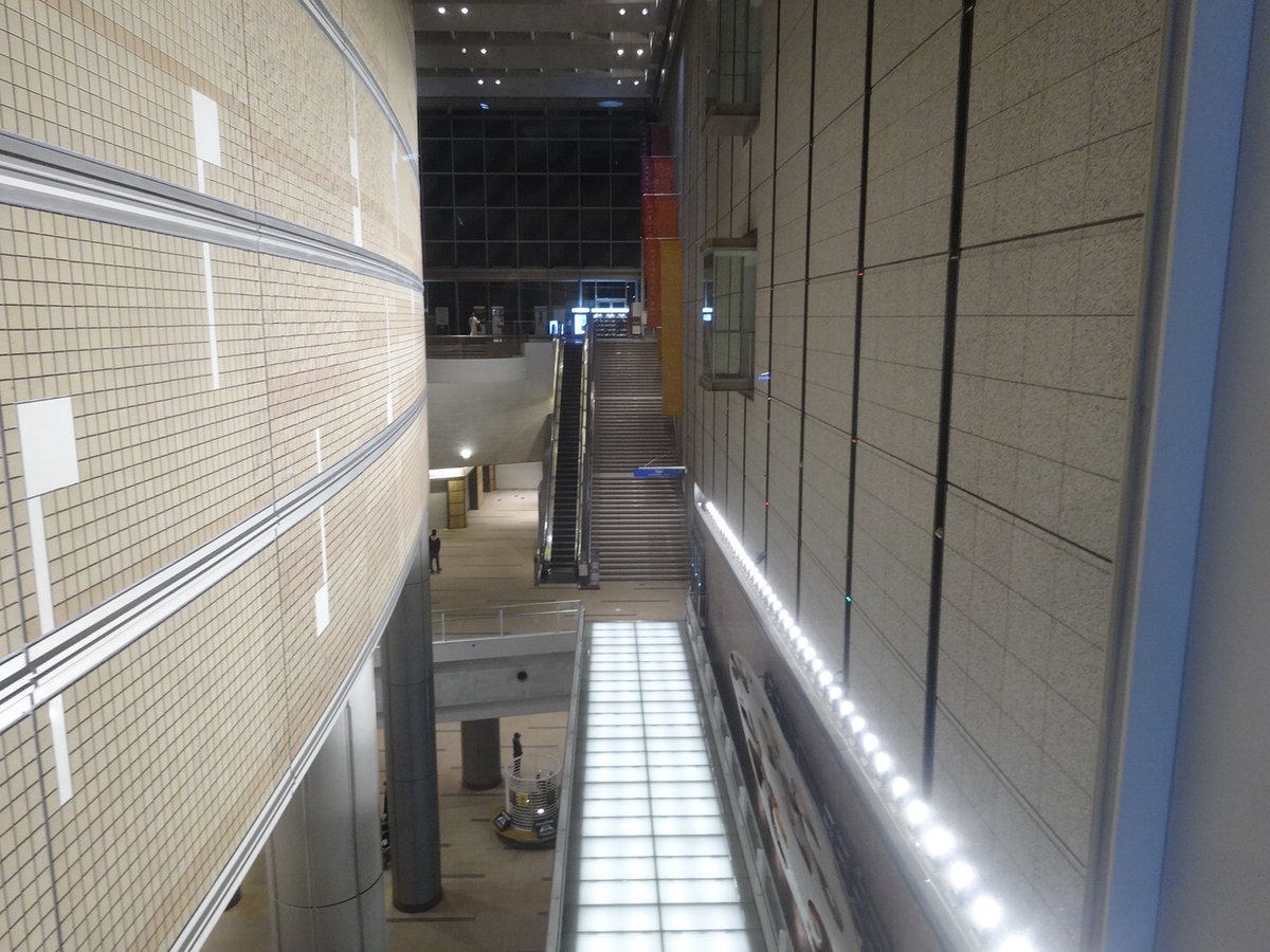 Vc_hirata's tweet photo. 12月12日にサントリーホールで行われるこども定期演奏会のリハーサルでした。周りからいろいろな音が聞こえてきてとても楽しかったです。また、原田さんの指揮で弾くことができてとてもうれしいです！
#東京交響楽団 #原田慶太楼 #ミューザ川崎　　　#小林壱成 #こども定期演奏会 https://t.co/VorS6h4LiR