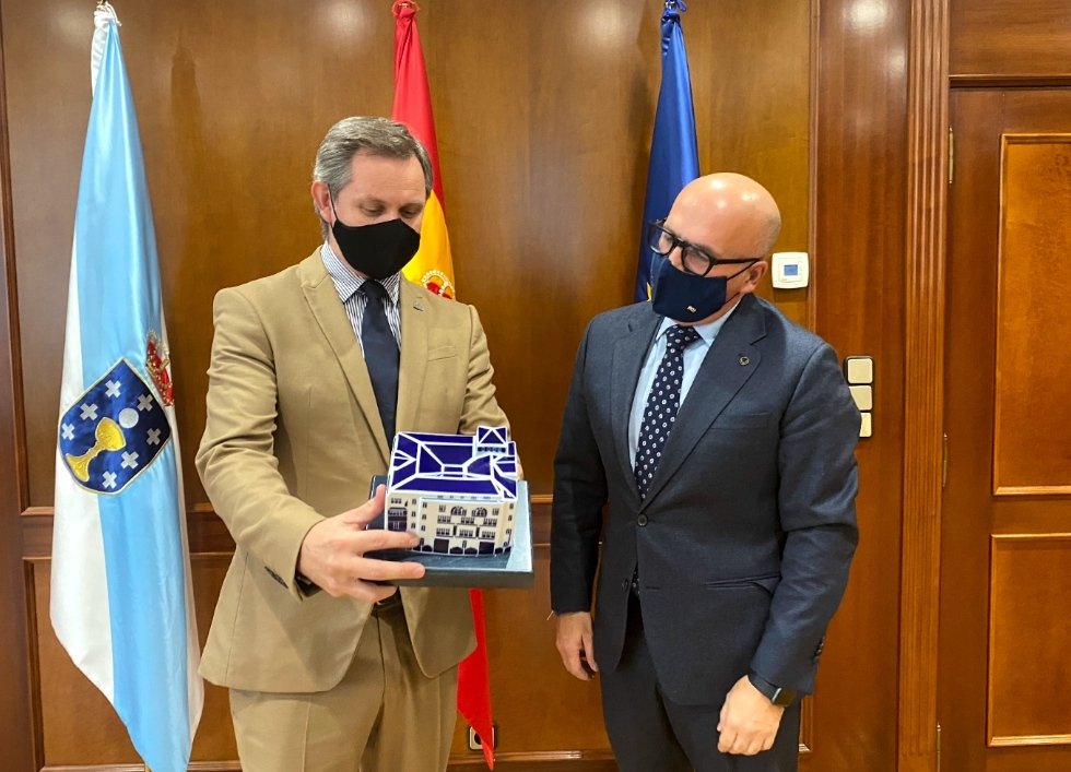 DelegGobGAL's tweet photo. O delegado do Goberno, @jose_minones, subliñou en #Ourense:
🛤️ Inversión de 2.965 M€ no tramo Pedralba-Ourense
♨️ Inclusión de Ourense termal no programa de #PlanesSostenibilidadTurística
🛣️ Avance en demandas históricas cos #PGE2022
💻 2,35 M€ para o #PlanUNICO https://t.co/CGQ9A5yO0M