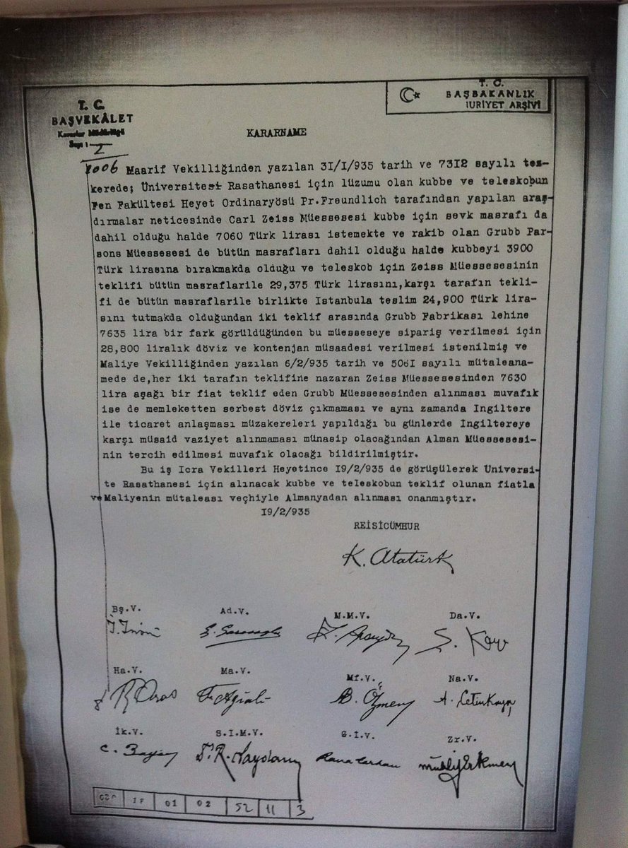 AtesAlperK's tweet photo. İstanbul Üniversitesi Gözlemevi 1936 yılında kurulmuştur. Zeiss marka teleskobun satın alma kararnamesinde Atatürk'ün imzası bulunmaktadır. Bu dönemde Türkiye'nin dış borcu 1,5milyar dolardır (günümüzde 400milyarın üzerinde). 
#teleskop #istanbulüniversitesi https://t.co/VzGHx844Yc