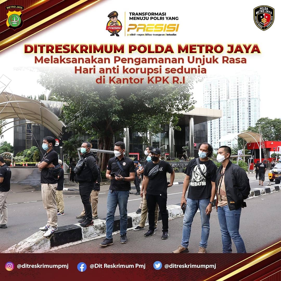 6_ranmor's tweet photo. Ditreskrimum Polda Metro Jaya melaksanakan Pengamanan Unjuk Rasa di depan Kantor KPK R.I dalam memperingati Hari Anti Korupsi Se-Dunia pada hari Kamis, 9 Desember 2021 . https://t.co/kzdC1X0sXQ