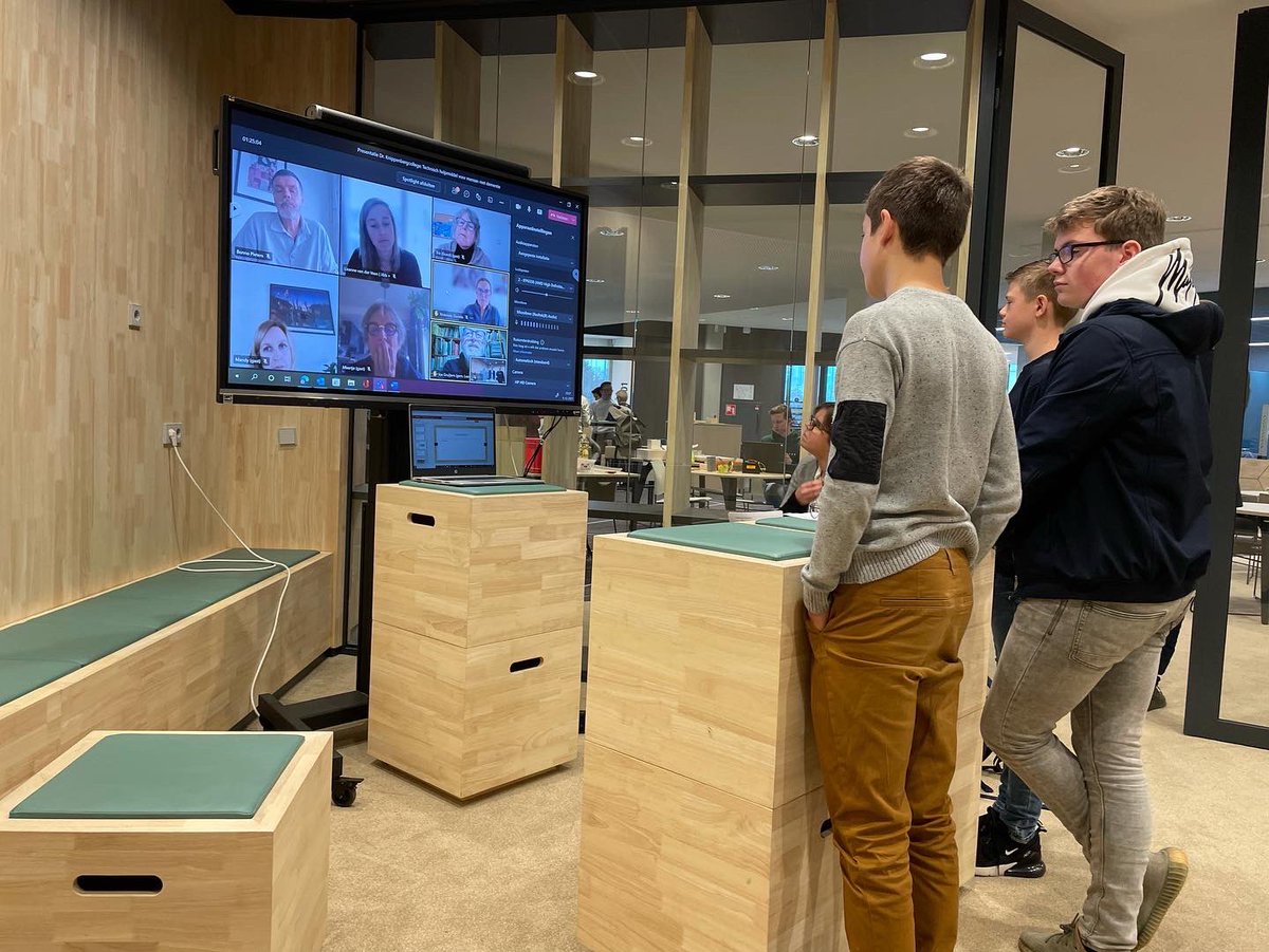 Mooi project met <a href="/LEVgroep/">LEVgroep: Samen voor elkaar!</a>: havo 2-leerlingen hebben bij Onderzoek &amp; Ontwerpen nieuwe hulpmiddelen uitgedacht voor mensen met dementie. Ze presenteerden vandaag hun werk aan professionals uit de zorg en van de overheid. Meer erover snel in Helmonds Goud op <a href="/DitisHelmond/">Dit is Helmond</a>. #helmond