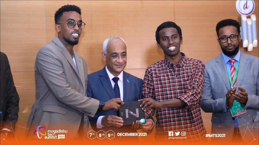 Ibraahinnolosha's tweet photo. Qiimeyn dheer ka dib waxaa lagu dhawaaqay guuleystayaasha tartankii sameynta app-ka abaaraha. Kooxda Walaal-Kaab waxay heleen natiijada ugu sarreysa. Waxay sameeyeen app sahlaya gurmadka abaaraha (Walaal-Kaab App).
#MTS2021
#MTSReturns
#InvestSomalia
#Access2Education https://t.co/UowSqlpZaG