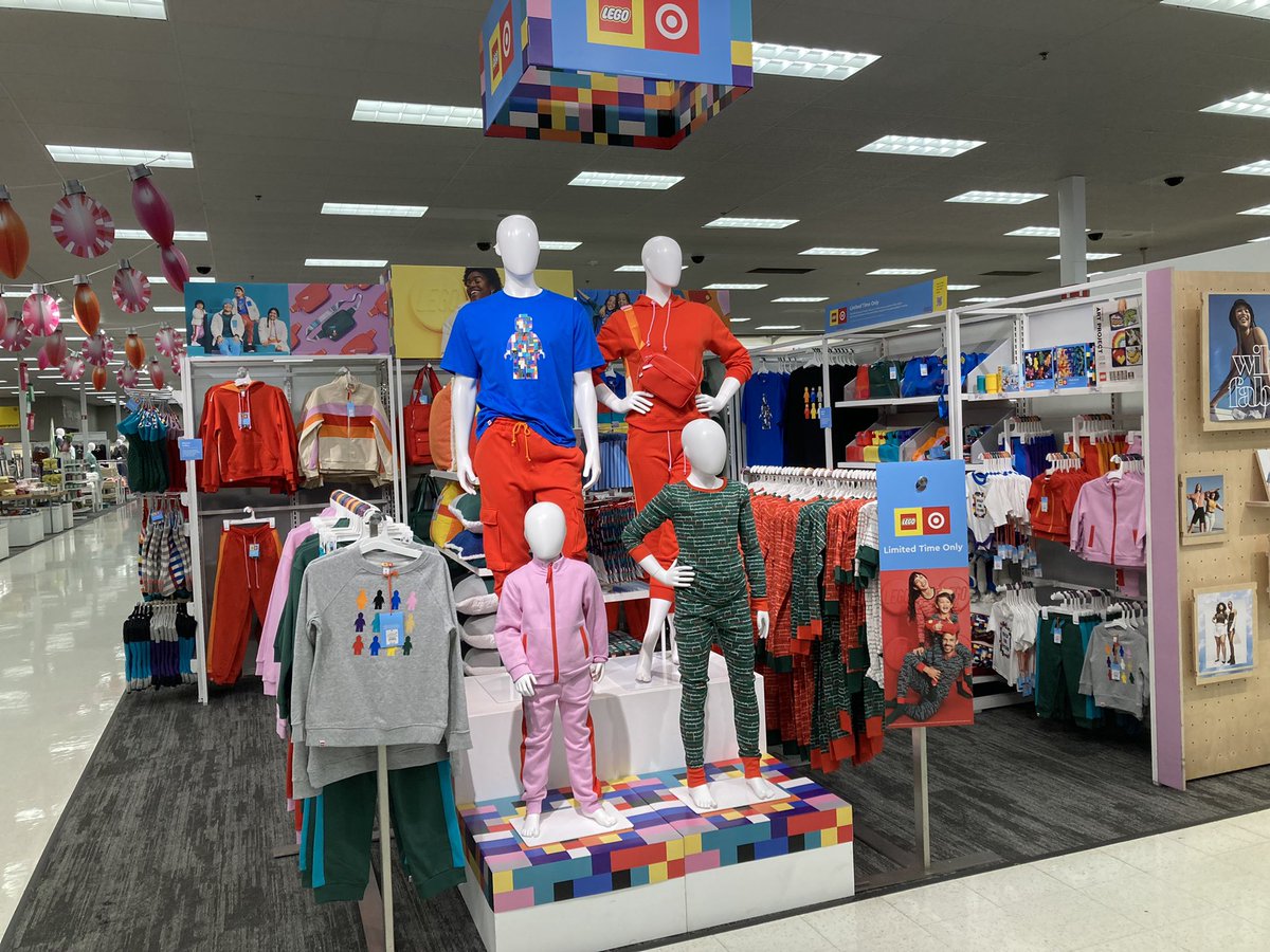 “BLOCKED” out some time to expand LEGO. What a fabulous job <a href="/Msviv25/">Vivica torrence</a> Come on into Target N Sarasota and “BUILD” your basket full of LEGO goodness!!! Shop for the whole Fam!!! <a href="/AlexCoogan3/">Alex Coogan</a>