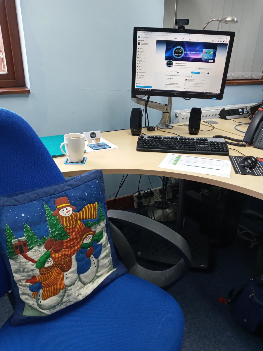 takeonetv's tweet photo. #FeelingFestive at #TakeOneTV https://t.co/6gLW2HXikI