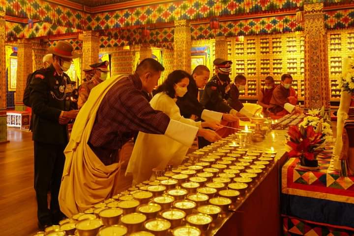 His MajestyThe King andFourth Druk Gyalpo offered prayers and Karmi Tongchoed at the Kuenrey of the Tashichhodzong for General Bipin Rawat,the Chief of Defence Staff of the Indian Armed Forces, his wife and 11 armed forces personnel who lost their lives in a helicopter accident