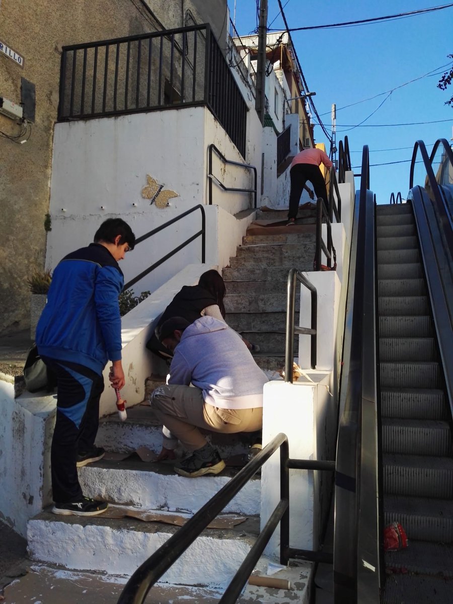 Ya conocemos las primeras actividades de la 6ª <a href="/FeriaCulturasSJ/">FeriaCulturas_SJ</a> 
Sábado 11 de diciembre. Pintado de las escaleras de la calle Manuel Madrazo.  <a href="/ACPPAndalucia/">ACPP Andalucía</a> <a href="/delegajovensj/">Del. de Juventud SJ</a> 
Domingo 12 de diciembre.  Torneo de basket 3x3.  
Feria de las Culturas del 11 al 18 diciembre