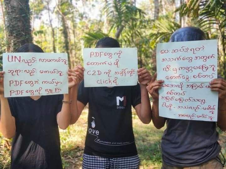 kayaprilnyein1's tweet photo. Anti-regime young residents of Thayetchaung Township, Dawei staged a strike in the jungle by demanding to join in Silent Strike and holding anti-military papers.
"ဆိတ်သုဉ်းနေတဲ့လူအခွင့်အရေး တော်လှန်ရေးနဲ့သိမ်းပိုက်ကြ"

#Total_StopSponsoringSAC
#Dec9Coup
#WhatsHappeningInMyanmar https://t.co/DPF4qYWlVV
