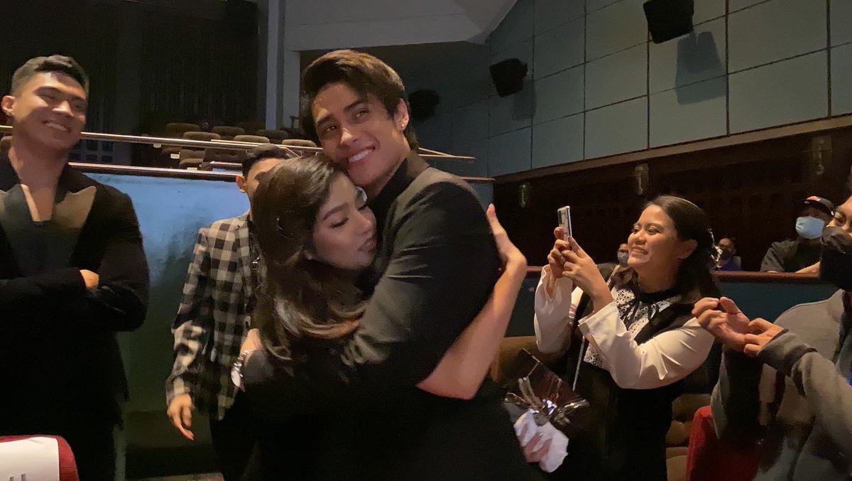 StarCinema's tweet image. That tight hug right after watching the film 🤍🖤 #LoveIsColorBlind #LoveIsColorBlindWorldPremiere