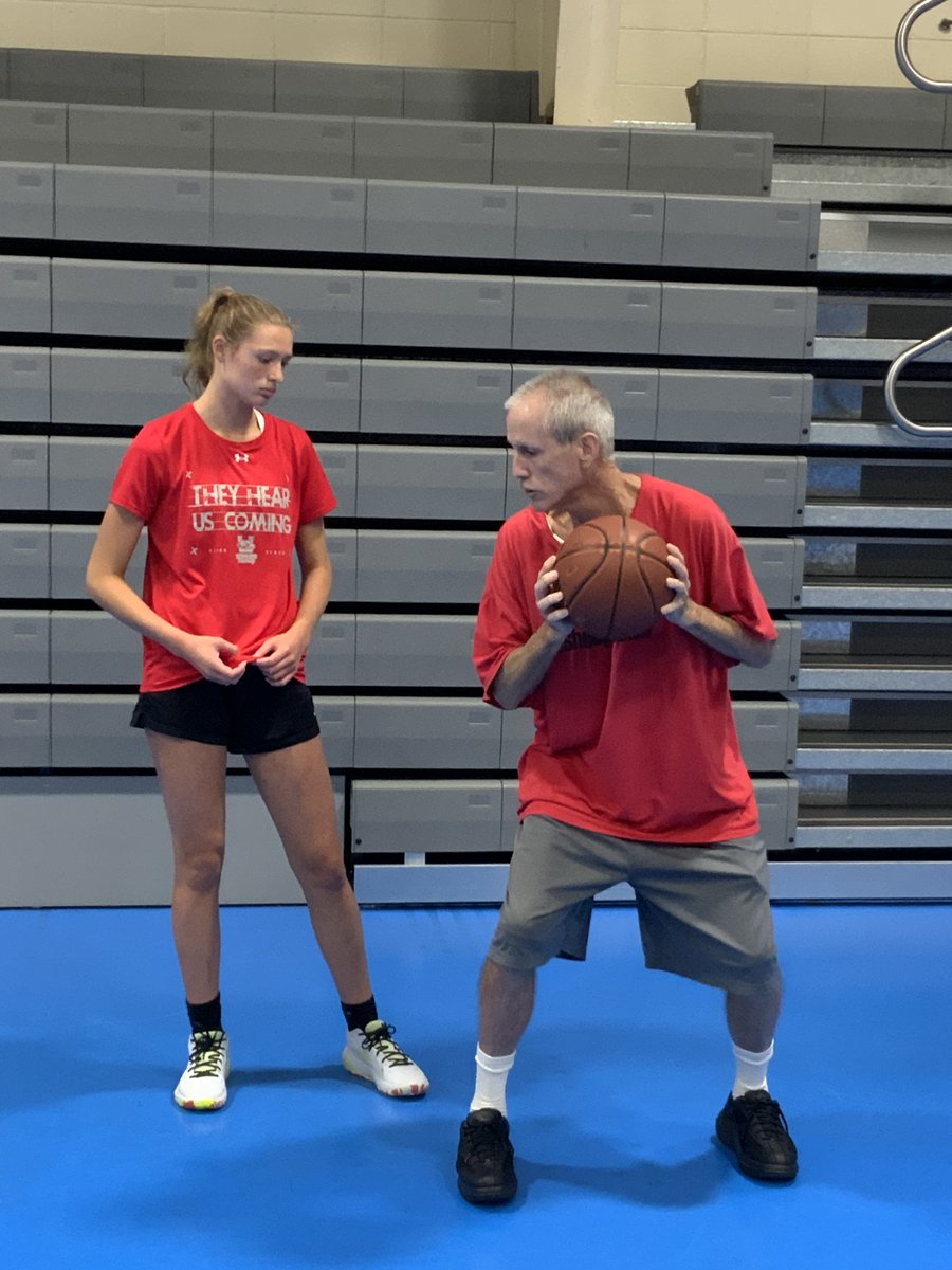ushoops's tweet photo. Wow! Girl just awarded #Outstanding8thGrader in yesterday's @ushoops workout
Waiting on that proverbial #SlipperySlope with #BatedBreath for today's #NOC National Ranking (No One Cares) & see if she's Top10?!
Nah, just another day at "HOOPS". #WeWorkingHere @ashkreiger @Mai_EMS https://t.co/WS5zc7MVqS