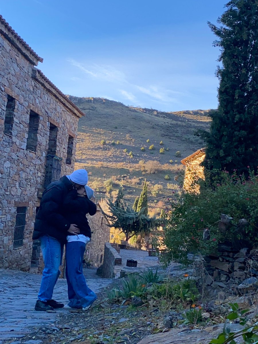 AlexFnlb's tweet photo. @luisaagonz  viajar a tu lado 🤞🏻💙 https://t.co/pgLtHkEmxM