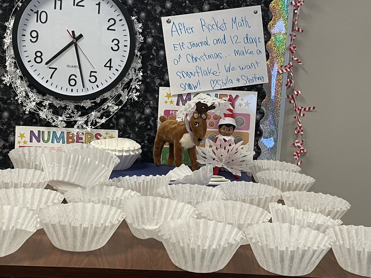 PVE_LikeaBost's tweet photo. Stella and Sterling must really want snow! #clasself #classreindeer #likeabost https://t.co/Ove4PZpdLg