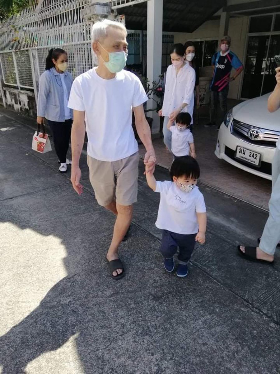 NongnuUU's tweet photo. พ่อพี่บิ๊กกับลูกพี่บีมอ่ะแก 🥺 D2Bคือตั้งแต่วันนั้นถึงวันนี้ตั้งแต่วันที่ฉันรักเธอ ตั้งแต่นั้นหัวใจได้อบอุ่นเสมอ เมื่อมีเธอทึกอย่างมีความหมาย🥺😭 คิดถึงพี่บิ๊ก https://t.co/rFAcZEBL1P
