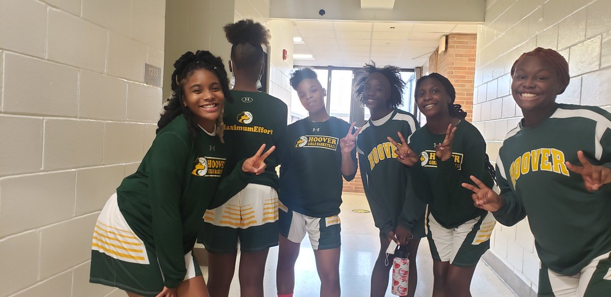 JV Girls looking so Fresh and So Clean ❤❤..Go Huskies.