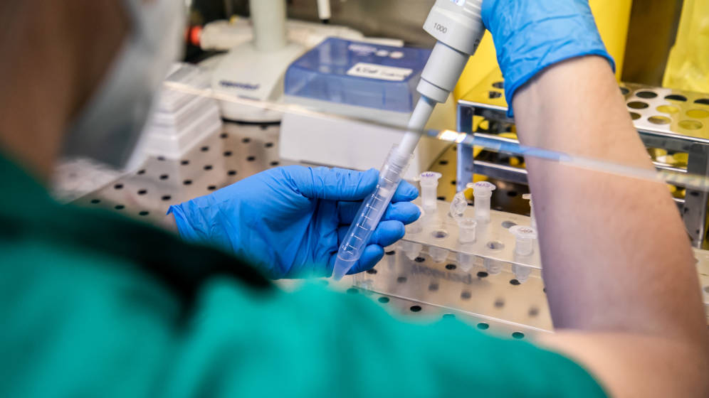 Novi podaci IJZ: Još četiri žrtve korone, 180 novooboljelih

dnevne.me/dru%C5%A1tvo/-…