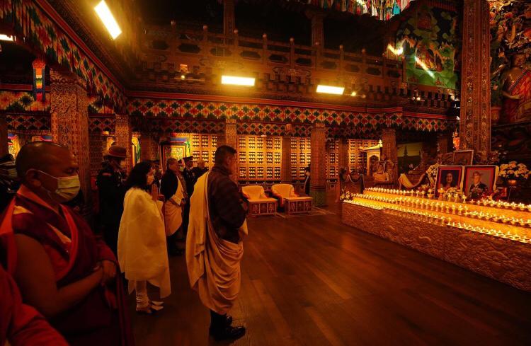 Special prayer ceremony led by Bhutan's King and his father The Fourth King In Thimphu this morning for CDS Bipin Rawat &amp; his wife. Indian envoy to Bhutan <a href="/Indiainbhutan/">India in Bhutan</a> Ruchira Kamboj @RuchiraKamboj also present.