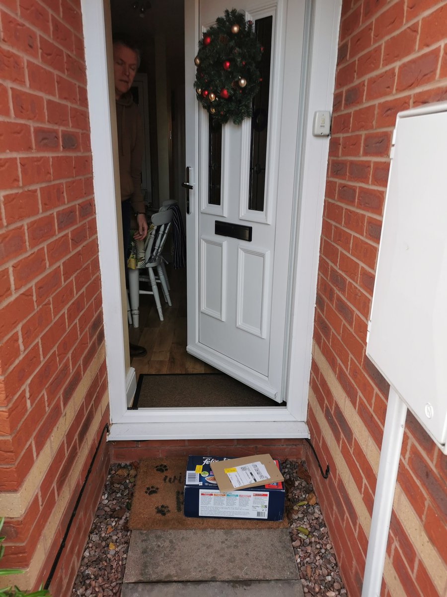 GazCooper1's tweet photo. So I know that it's a busy few weeks for @AmazonUK but this takes the piss. This is my neighbours house at number 6.
Also this is a screenshot of the delivery confirmation.
Oddly they don't match.
#sortitout #lostchristmasgifts https://t.co/OTWECvhhAo