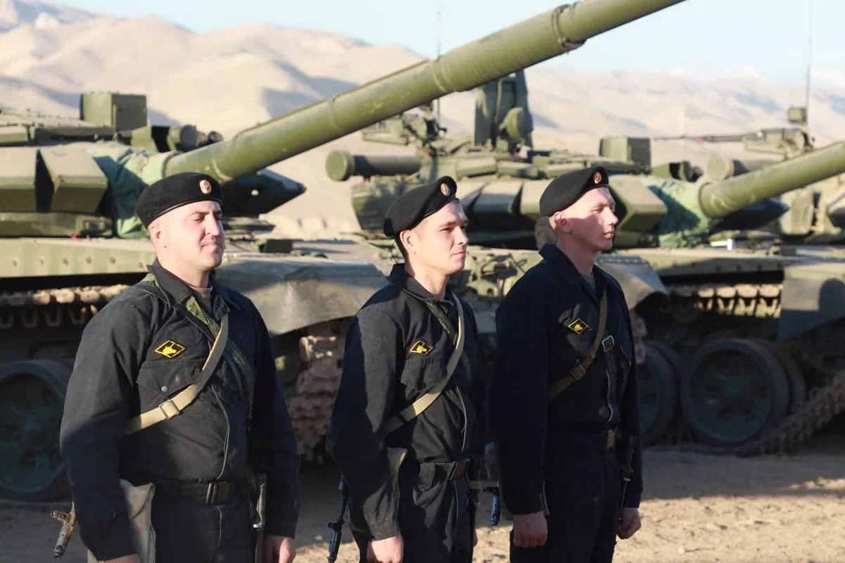 Т-72б3 в таджикистане. Передача экипаж. 65 экспедиция на мкс. Данила козловский фильм про самолет. Передача экипаж.