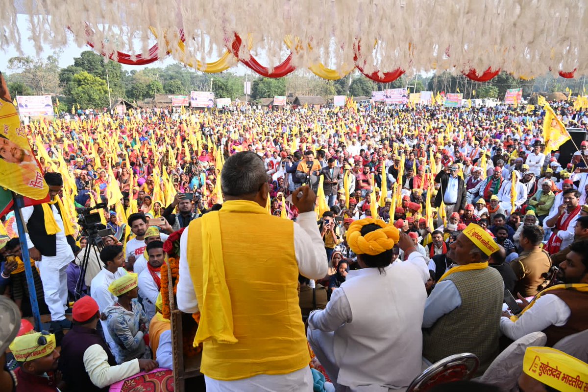 oprajbhar's tweet photo. आज दिनांक 09 दिसम्बर 2021 जनपद बहराइच के विधानसभा बलहां के डॉ राम मनोहर लोहिया इंटर कॉलेज बभनिया फाटा, में सुहेलदेव भारतीय समाज पार्टी द्वारा आयोजित #जनसभा को सम्बोधित किया। साथ मे सपा के वरिष्ठ नेता एवं मा०पूर्व मंत्री श्री राममूर्ति वर्मा जी संबोधित किये। https://t.co/9wWByXocgV