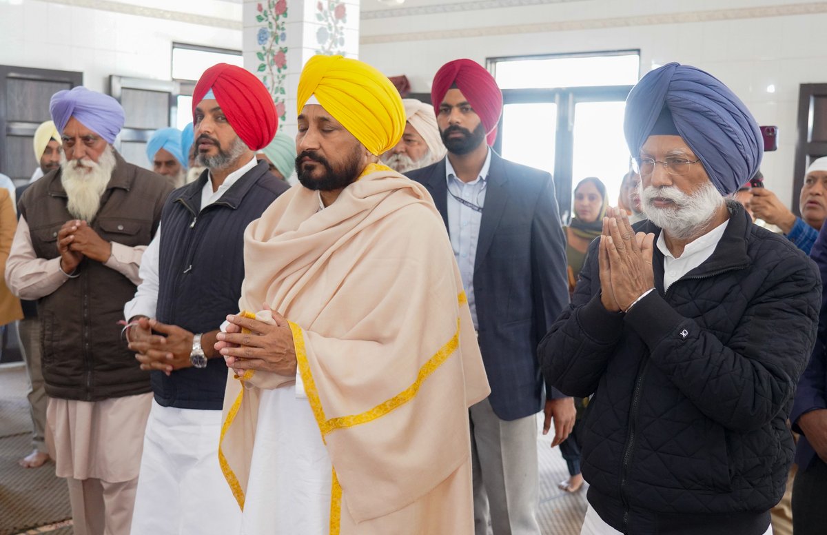 yespunjab's tweet photo. CM Channi inaugurates statue of Baba Maharaj Singh ji at village Rabbon Uchi
https://t.co/hP1vqWbKSK
#Channi #CharanjitChanni #BabaMaharajSingh #RabbonUchi #DrAmarSingh #LakhbirSinghLakha #YadwinderSinghJandiali #VarinderKumarSharma #DC #DeputyCommissioner #Ludhiana #Punjab https://t.co/W4t5AWHp9C