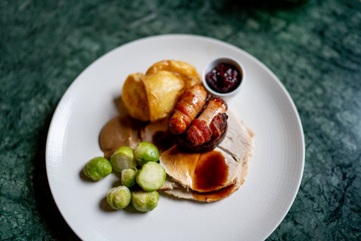 Pigs and blankets are back, and they have never tasted so good. 🤤

Make sure you are booked in with us this weekend to indulge in this.