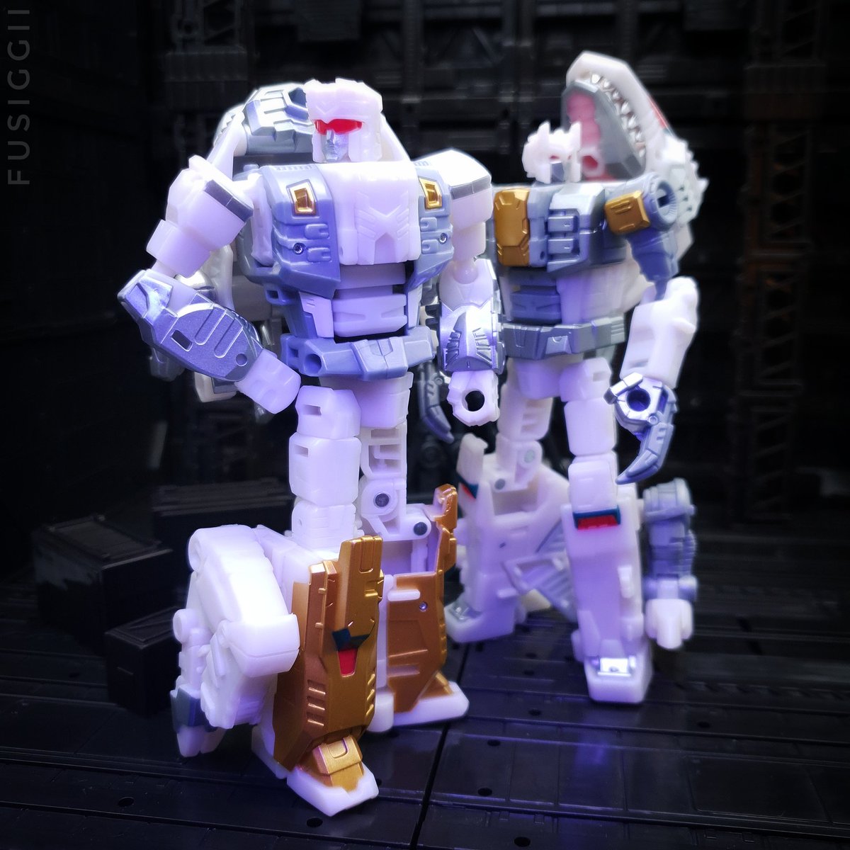 fusiggi's tweet photo. A shoal of Seacons!
⚪ Generations Selects God Neptune
#transformers #toyphotography #takaratomytoys #beastwars #transformersselects https://t.co/vpfx4ayXVU