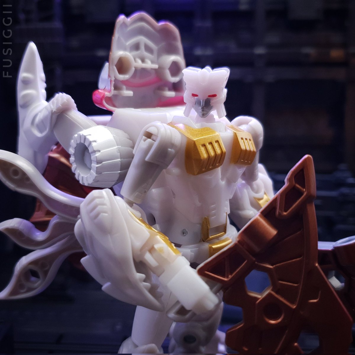 fusiggi's tweet photo. A shoal of Seacons!
⚪ Generations Selects God Neptune
#transformers #toyphotography #takaratomytoys #beastwars #transformersselects https://t.co/vpfx4ayXVU