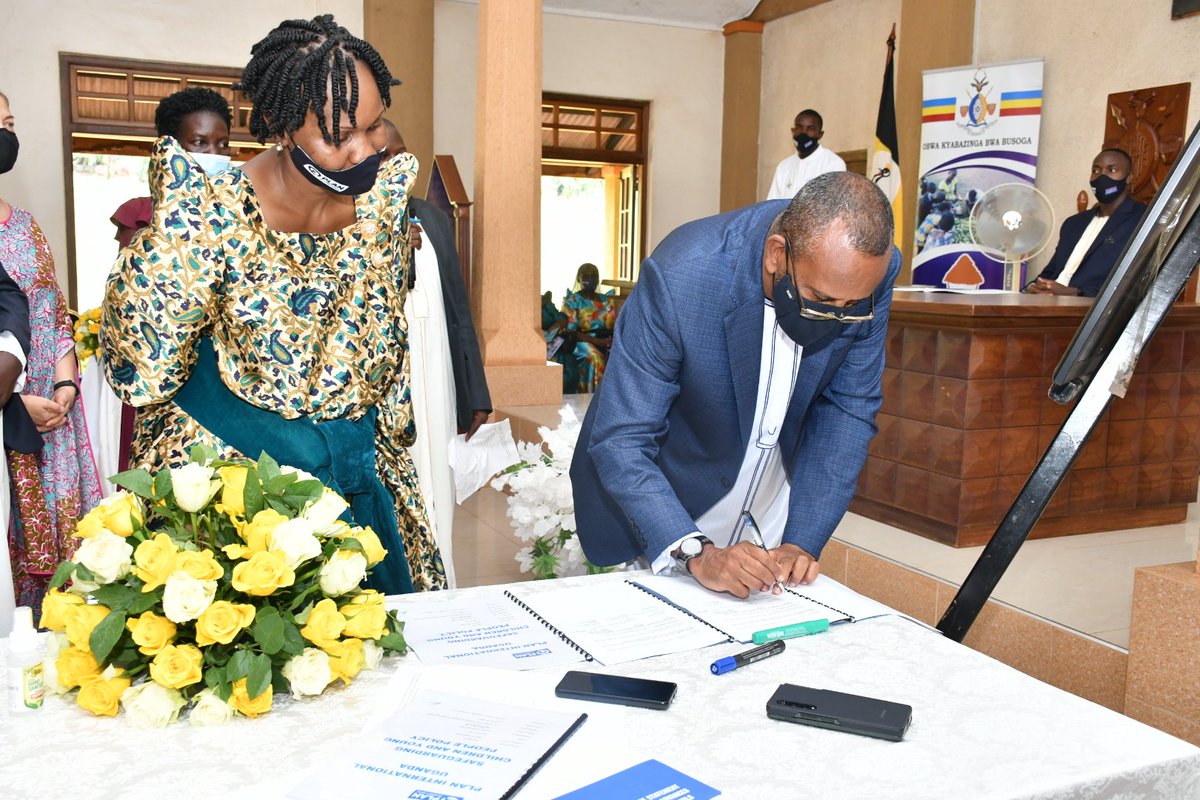 Plan International Uganda (@planuganda) on Twitter photo BREAKING NEWS : @planuganda in partnership with <a href="/KingNadiopeIV/">Kyabazinga of Busoga</a> Obwakyabazinga Kya Busoga (BUSOGA KINGDOM) through Ekigangu Kya Busoga has signed a memorandum of understanding to address violation of the rights of children, adolescents and youth. BREAKING NEWS : @planuganda in partnership with <a href="/KingNadiopeIV/">Kyabazinga of Busoga</a> Obwakyabazinga Kya Busoga (BUSOGA KINGDOM) through Ekigangu Kya Busoga has signed a memorandum of understanding to address violation of the rights of children, adolescents and youth.
