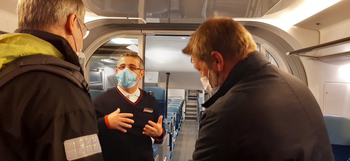 Nos chefs de bord <a href="/TERNouvelleAQ/">SNCF Voyageurs TER NOUVELLE-AQUITAINE</a> interviewés par les équipes <a href="/F3Aquitaine/">France 3 Aquitaine</a> 😃 
sur la ligne #Libourne ➡️ #Bordeaux

Passionnés par leur métier, engagés pour les voyageurs 👍

Nous avons hâte de découvrir le reportage de France 3

#TER 
#SNCF