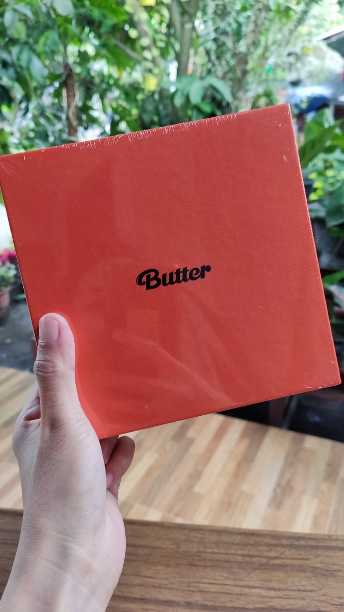 MKYCTCM's tweet photo. Open ko na ba? 😅
#BUTTER #ButterCD #BTS #BTS_Butter #BTSARMY https://t.co/5xvl3uc6g7