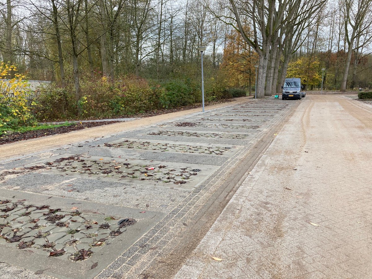 morssgroep's tweet photo. Met de levering van 25 aquaParkers aan @gemeenterotterdam zijn de parkeerplaatsen aan de Hazelaarsweg in Rotterdam klimaatbestendig ingericht. Zie https://t.co/asayCBJN4q voor meer informatie. https://t.co/iERvzAskhJ