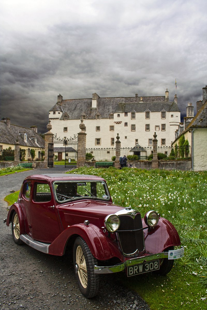 @ThePhotoHour A classic car at Traquair House, Innerleithen, Scotland.
#ThePhotoHour #StormHour