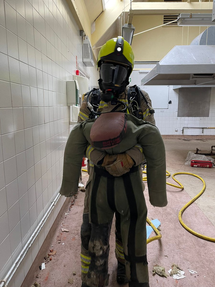 FireGerrardsX's tweet photo. Some great BA training recently using blackout masks to recreate searching through dense smoke within a building. Practice Practice Practice 🚒 🔥 https://t.co/sytDHA69ST