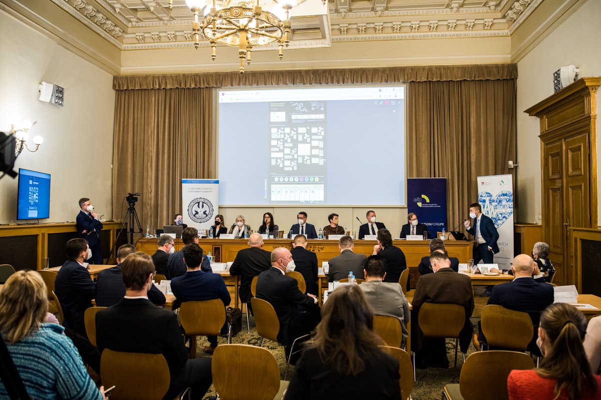 aifp_cr's tweet photo. Ohlédnutí za konferencí "Digitální medicína pro pacienty", kterou jsme připravili s 1. LF UK. Odborníci z @SUKL, @NAPO_CZ , @MOU_Brno, @lekarnicicz, @fnolomouc, VZP a další představili finanční, legisl., lékárenské i pacientské aspekty telemedicíny👉 https://t.co/7T8swrYoKp https://t.co/R7AGPNHxyq