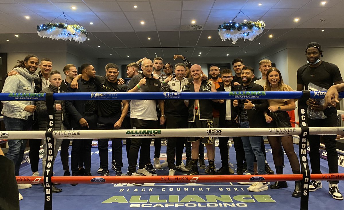 3 out of 3 🔥🔥🔥
Team ShoeBox boxing family out in force supporting the Pro fighters, <a href="/TheRyConway/">Ryan</a> @DempseyMadden1 &amp; Mike Stephenson to victories👊👞🥊❤️