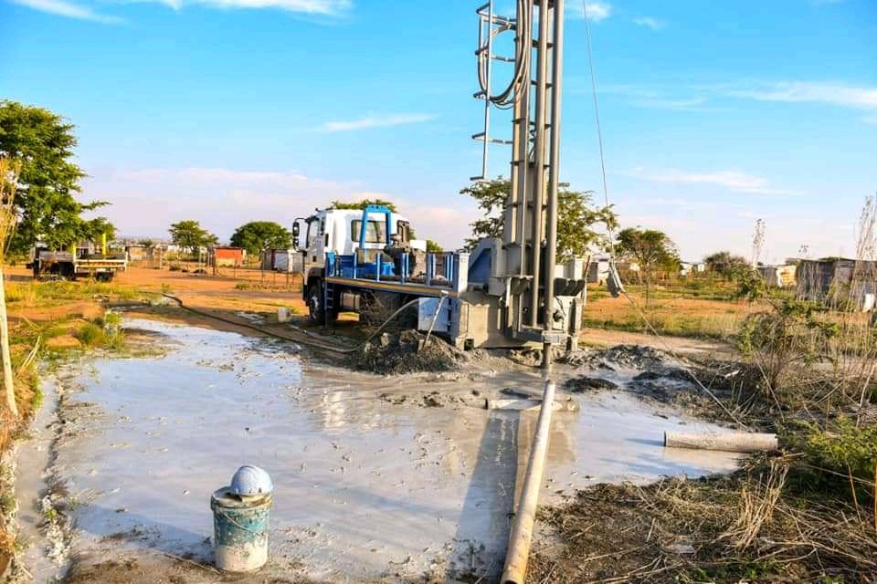 Patricia_Bantom's tweet photo. The real expropriation of land without compensation.  When Juju Valley was expropriated, they said where will they get service delivery. Where do farmers get service? I'm expecting flushing toilets, modern RDP house and electricity soon. https://t.co/sfwTBw2V1h