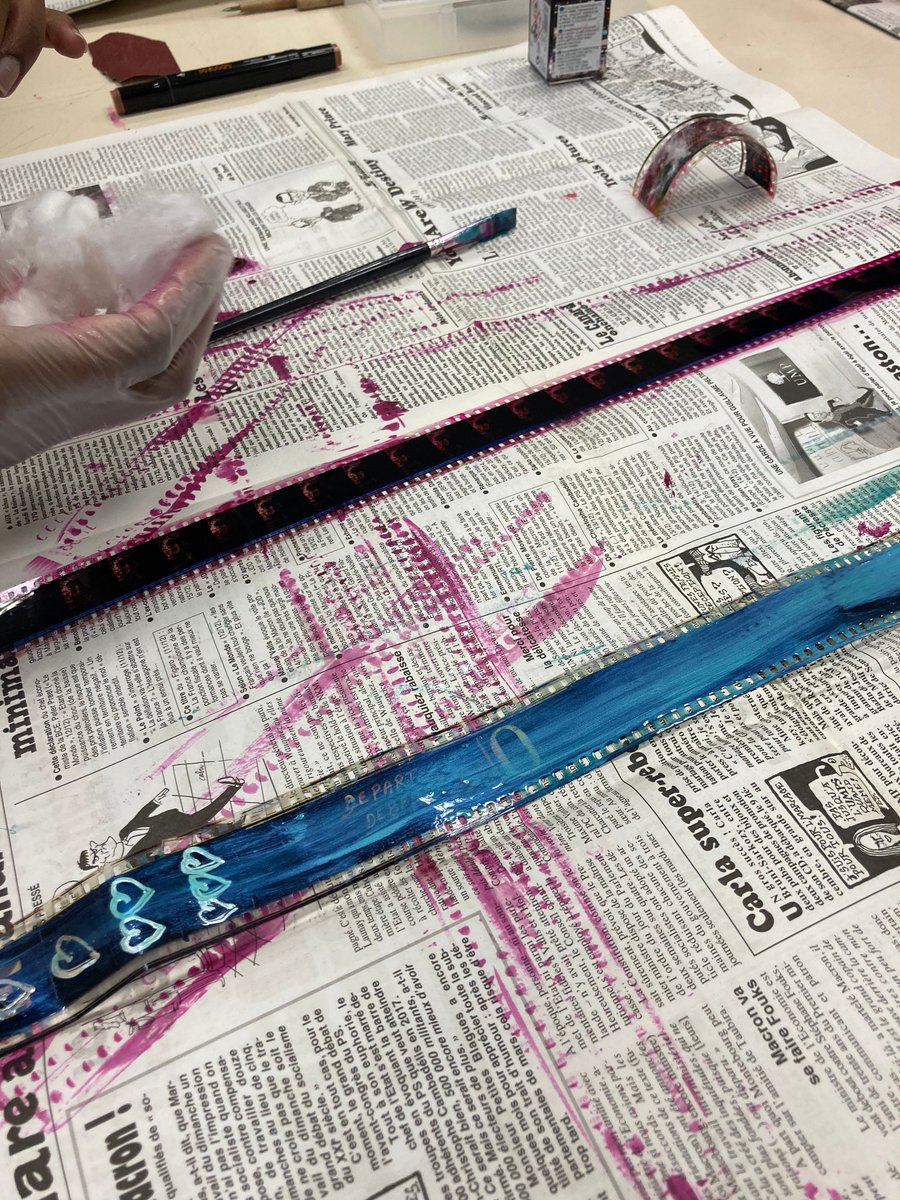 Atelier sur  le cinéma expérimental sur pelliculle avec 1ere SPE arts plastiques du <a href="/lycee_suger/">Lycée Suger</a>  et l'artiste Julien mondon
#Cinémaexperimental #cinéXP #artsplastiques #premièrespécialité