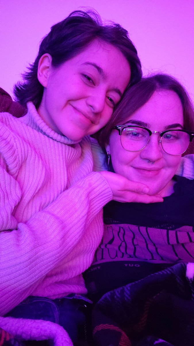 MutateLevelDark's tweet image. we're hotter than your favorite straight couple @cryingincrystal