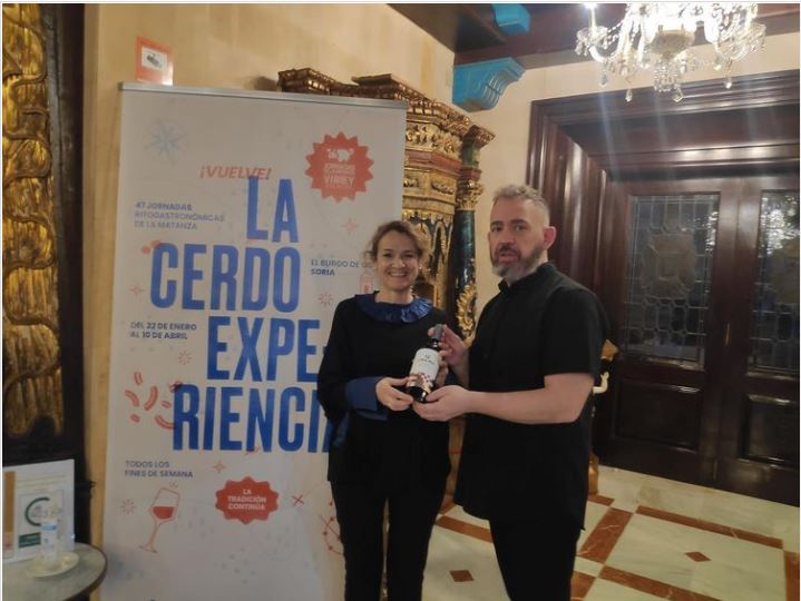 Hispanobodegas's tweet photo. #12Linajes elegido el vino para la #cerdoexperiencia del @virreypalafox 2022. Un evento que no te puedes perder si quieres conocer la mejor fiesta de la matanza https://t.co/3IrGtHCO1i @sorianitelaimag @DORibera https://t.co/EqViin0Ekq
