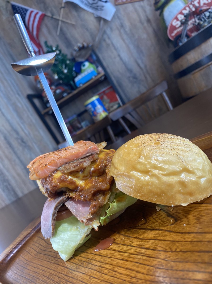 azusa_f510's tweet photo. アズマガジン　
初デートでもお口を大きく開けて食べたい
【ハンバーガーの名店🍔】
写真は
鉄板カフェmino mino
暁輔バーガー
になります😋🧡

ヘアアレンジして頂きました😊

次回は蕎麦の名店です！
#広島テレビ #テレビ派 https://t.co/Ktt4gTuR18